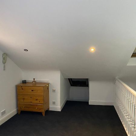 Studio Flat Hatch End Ngoại thất bức ảnh