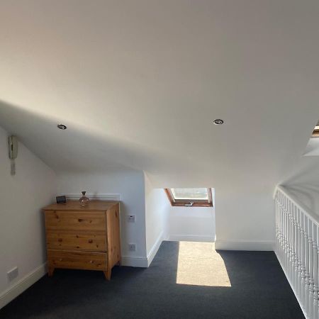 Studio Flat Hatch End Ngoại thất bức ảnh