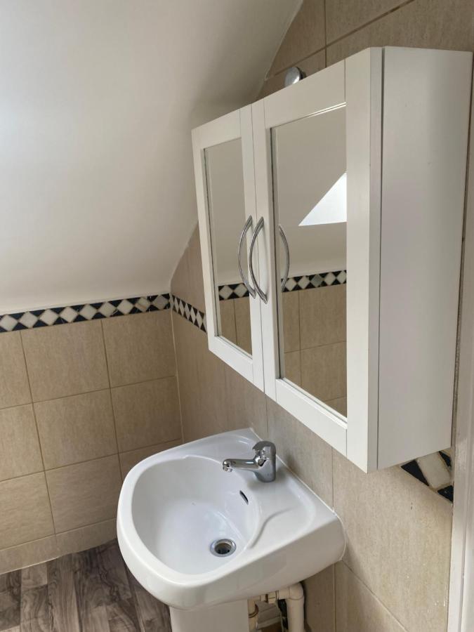 Studio Flat Hatch End Ngoại thất bức ảnh