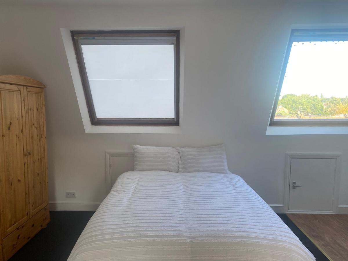 Studio Flat Hatch End Ngoại thất bức ảnh