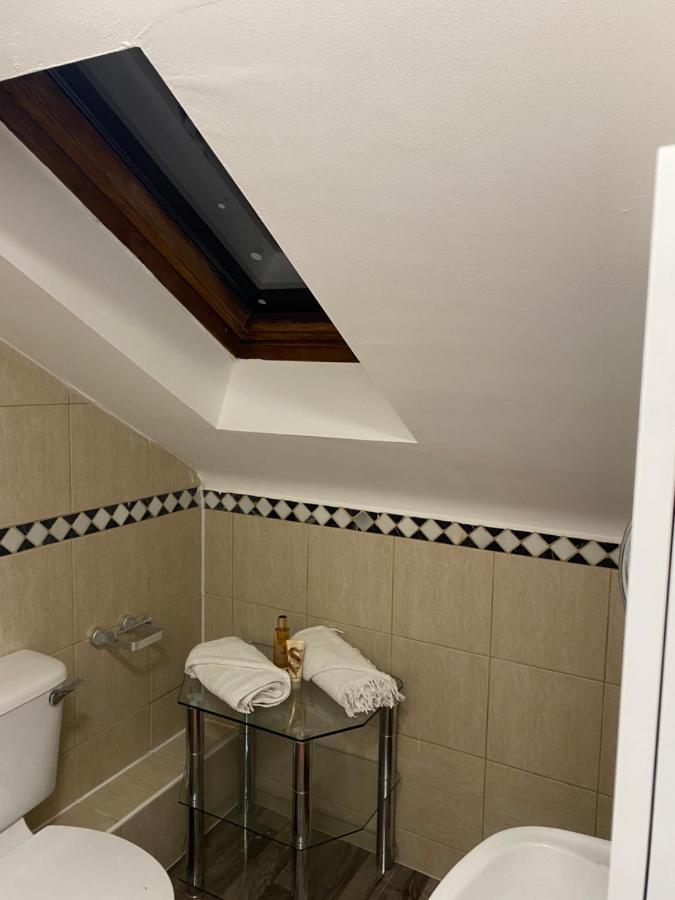 Studio Flat Hatch End Ngoại thất bức ảnh